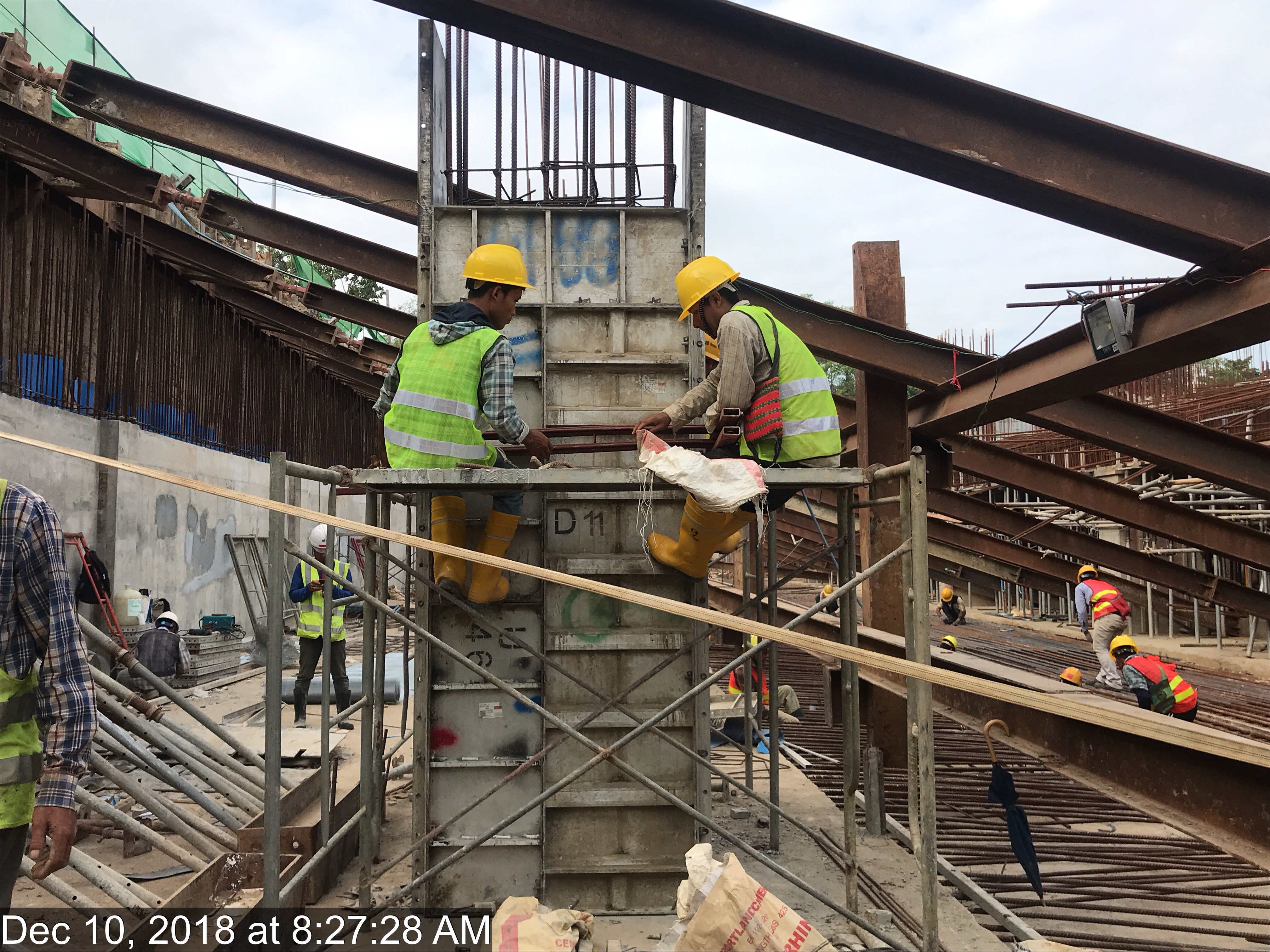 181210column-formwork-installation