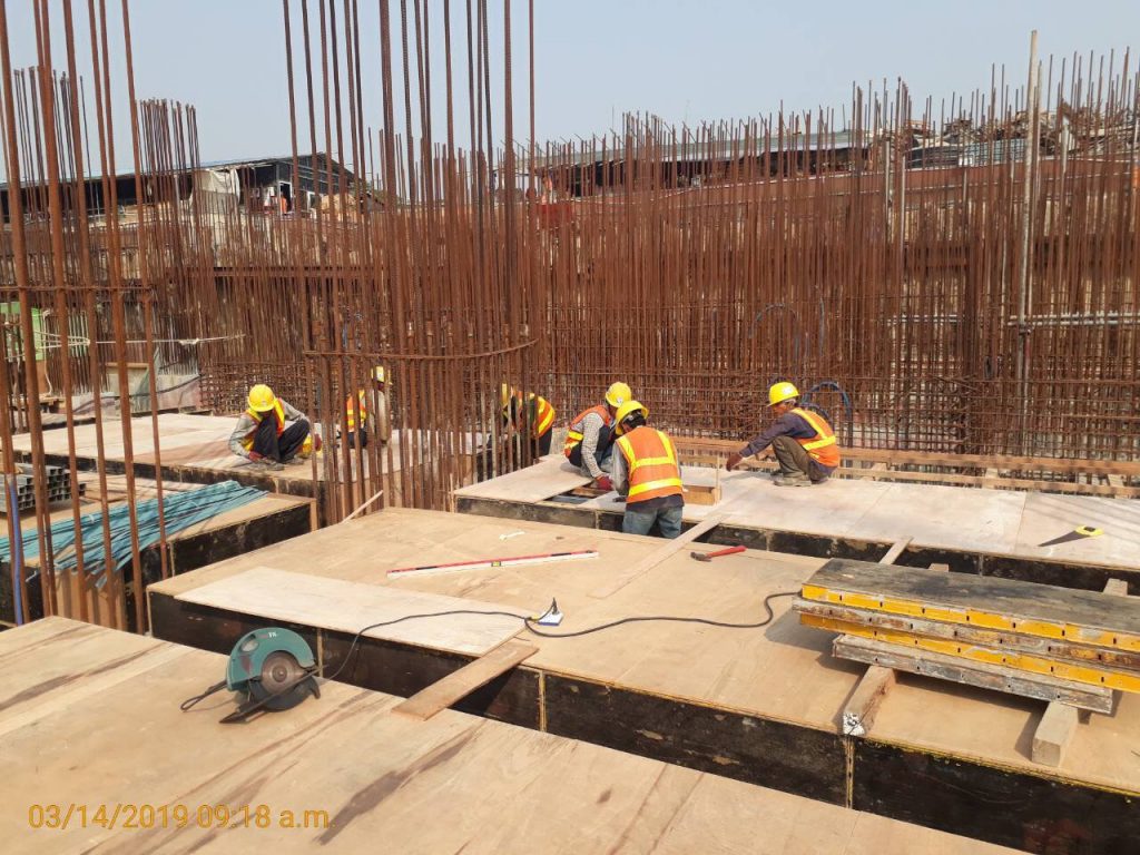 b1-slab-formwork-installation-work-at-block-103