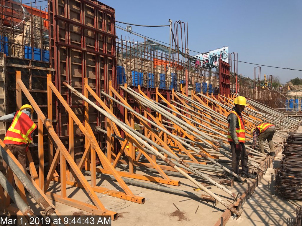 wall-formwork-installation-at-b1-10-area