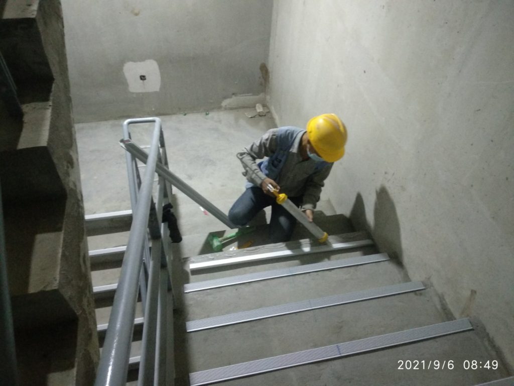 block-101-stair-corner-installation-work-at-6-f-by-ozi-worker